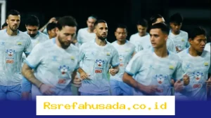 Persib Bandung Kuasai Puncak Klasemen, Bojan Hodak Waspadai Ketatnya Persaingan Liga Indonesia!