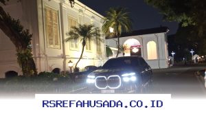 BMW i7 Si Mobil Mewah Jokowi saat Temu Prabowo di Istana, Harganya Rp3,3 Miliar!